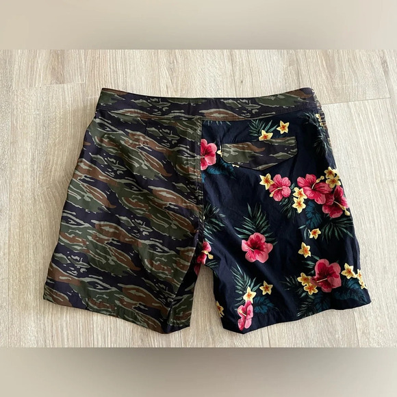 NWOT J.Crew Mens 7" Breaker Stretch Board Swim Shorts Camo/Floral - Size 33 - Picture 2 of 6